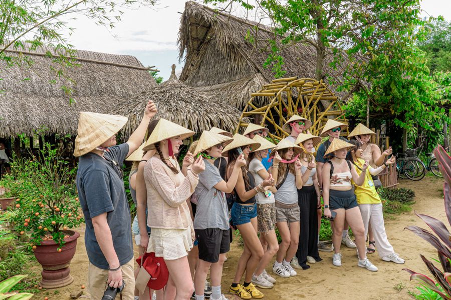 Students comparing regions in Vietnam